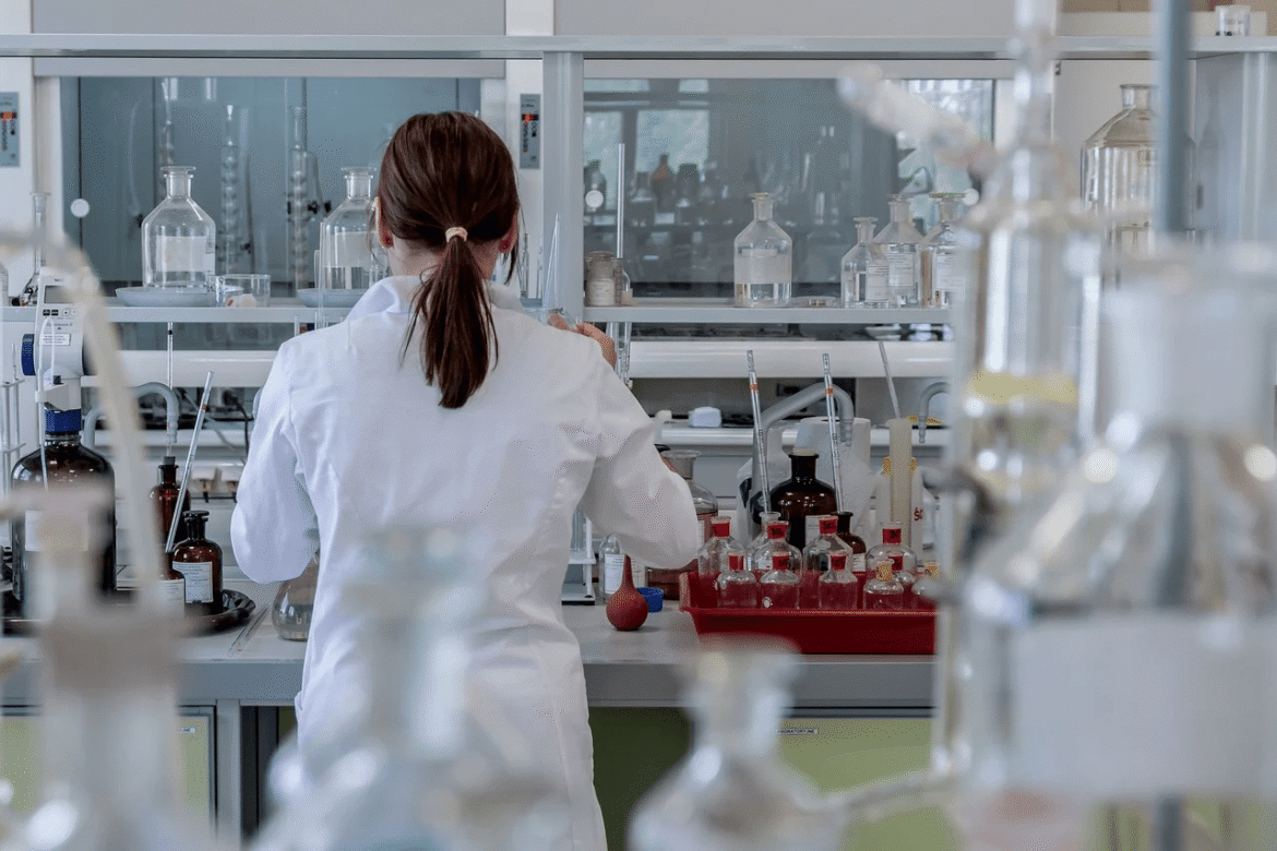 Penelitian Laboratorium Ilmu Biologi: Konsep, Tujuan, Metode Eksperimen, dan Penerapannya dalam Pengembangan Sains Modern